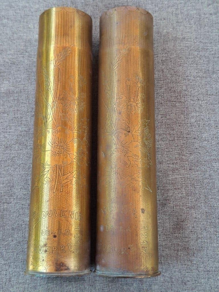 Paar gegraveerde doppen van 75 mm 14-18 Trench Art, Verzamelen, Militaria | Algemeen, Ophalen of Verzenden, Landmacht, Hulzen of Bodemvondsten