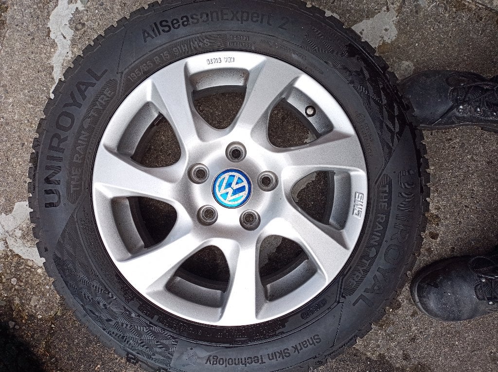 Jantes Volkswagen golf 7 + Pneus 4 saisons, Autos : Pièces & Accessoires, 15 pouces, 4 Saisons, Enlèvement, 195 mm