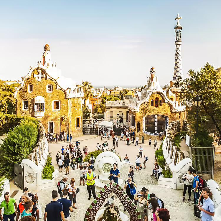 2026 in Barcelona: 100 Years of Antoni Gaudí's Legacy, Vakantie