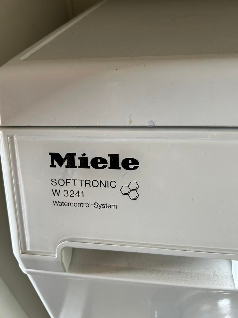 Machine à laver Miele, 1200 à 1600 tours, 6 à 8 kg, 85 à 90 cm, Programme lavage à la main