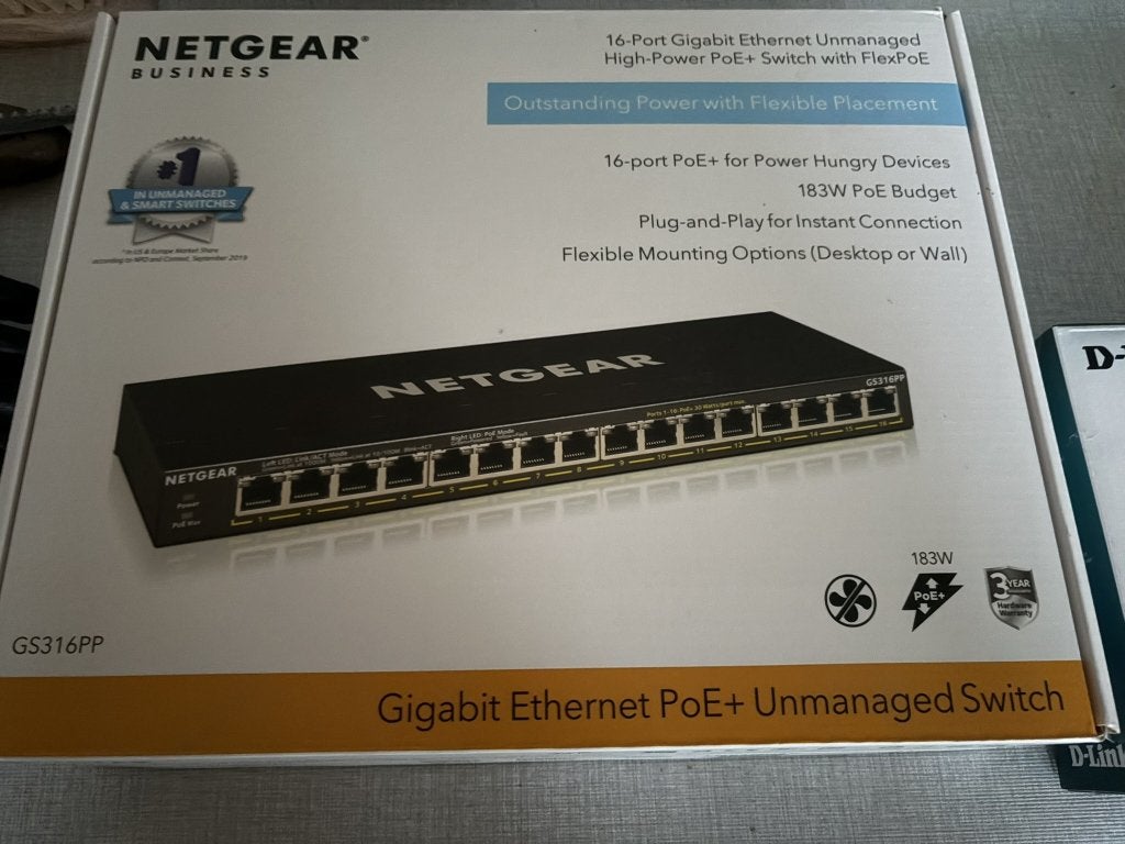 Switch Netgear 16 ports POE - Modèle GS316PP, Ophalen of Verzenden, Zo goed als nieuw