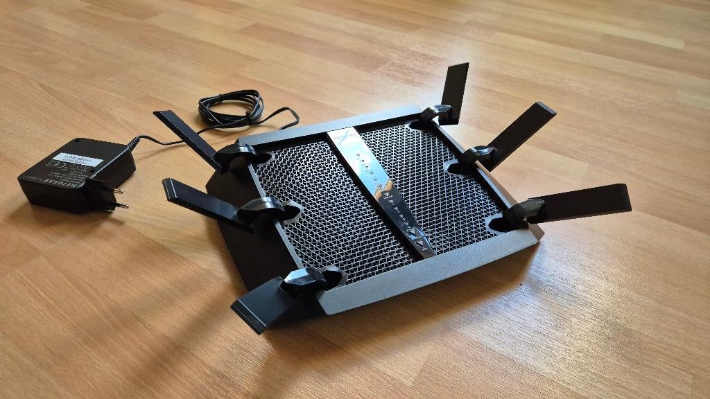 Netgear R8000P Nighthawk X6S AC4000 Tri Band WiFi-router, Enlèvement ou Envoi, Comme neuf, Routeur, Netgear