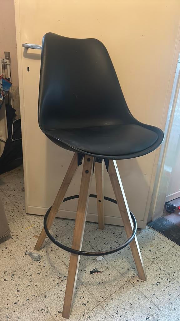 3 barstoelen, 3 krukken, Ophalen, Gebruikt