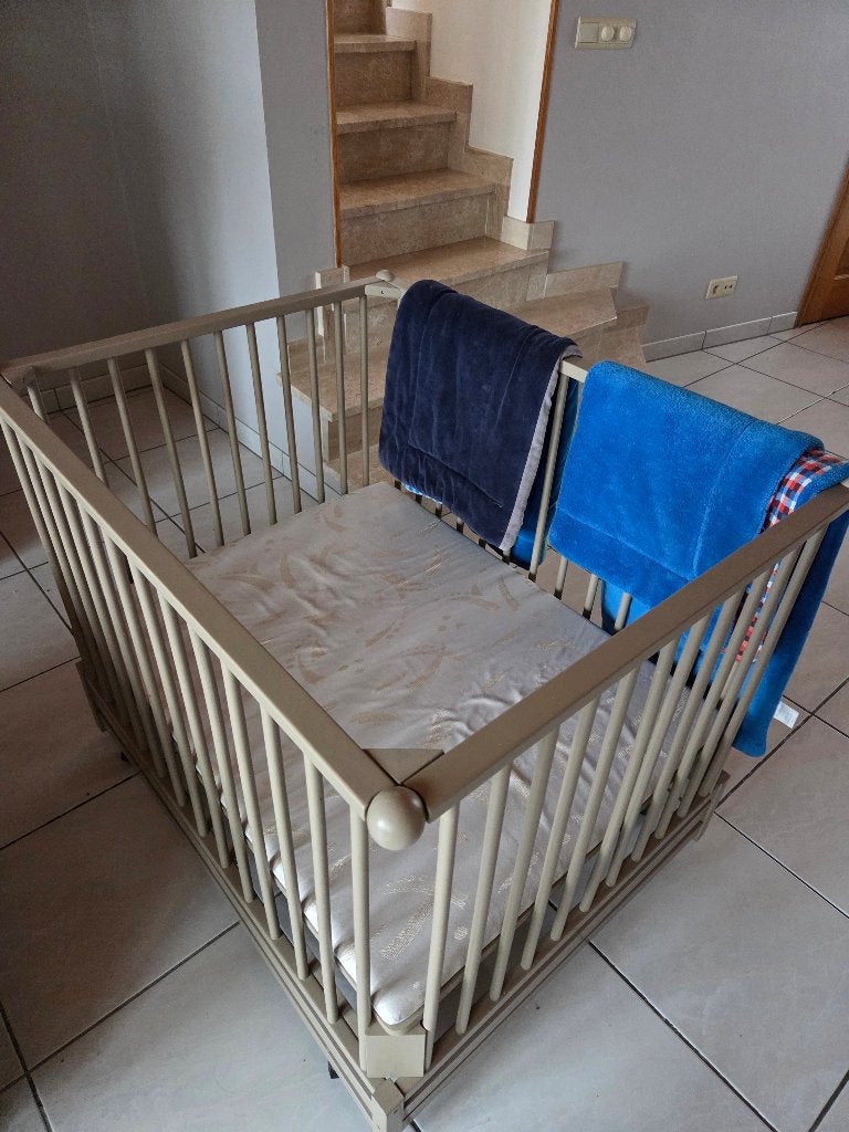 Babybox met Wieltjes, Matras en 2 Boxkleden/Hoeslakens, Kinderen en Baby's, Ophalen, Gebruikt, Vierkant, Wieltjes
