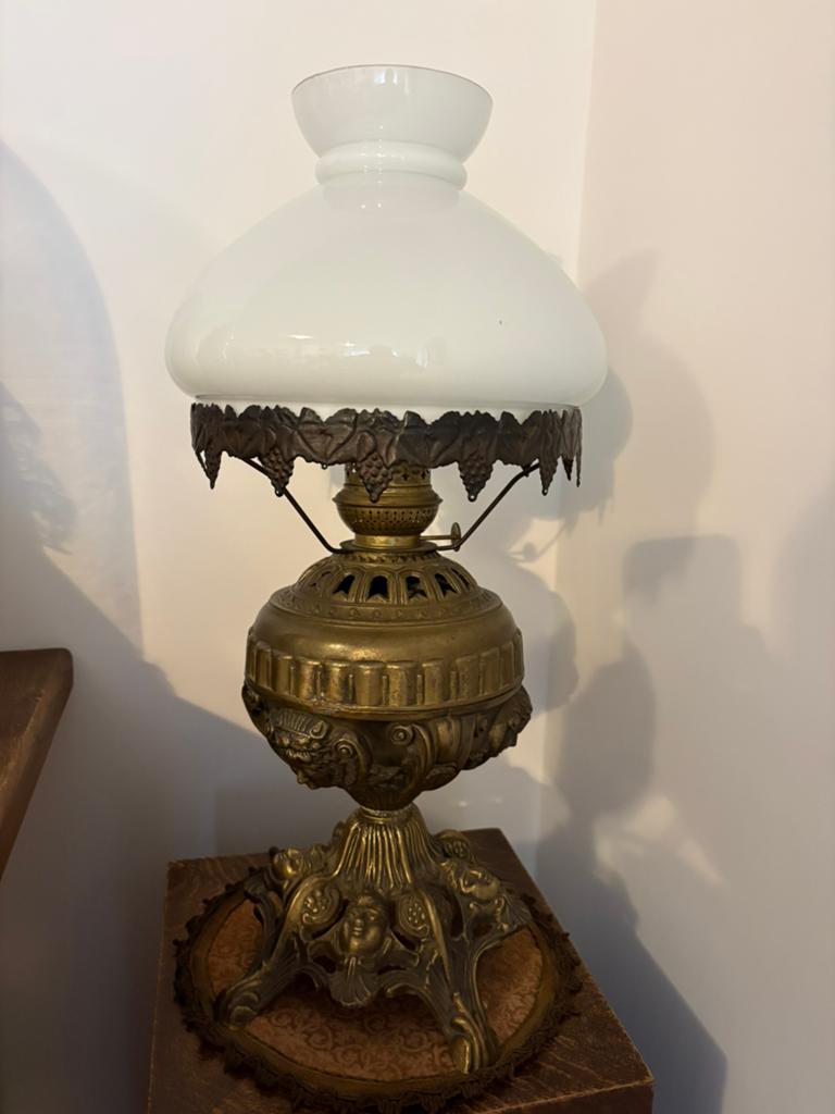 Olielamp met opalinekap, Ophalen