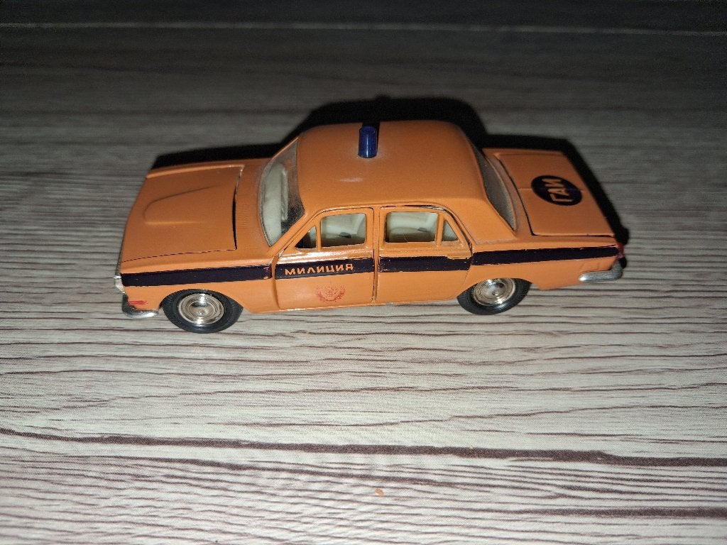 Voiture Volga 1:43, Enlèvement, Comme neuf, Voiture, Autres marques