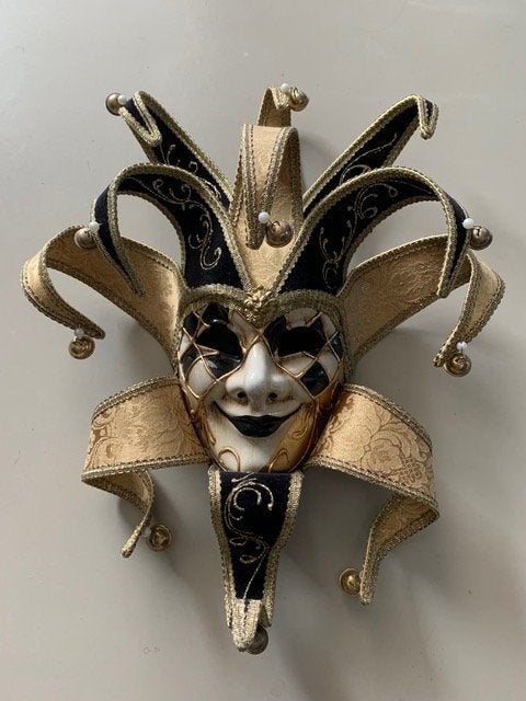 Venetiaans masker, Ophalen