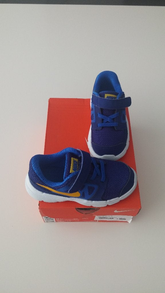 Blauwe sportschoenen NIKE, zoals nieuw maat 26, Kinderen en Baby's, NIKE, Sportschoenen, Ophalen of Verzenden, Zo goed als nieuw