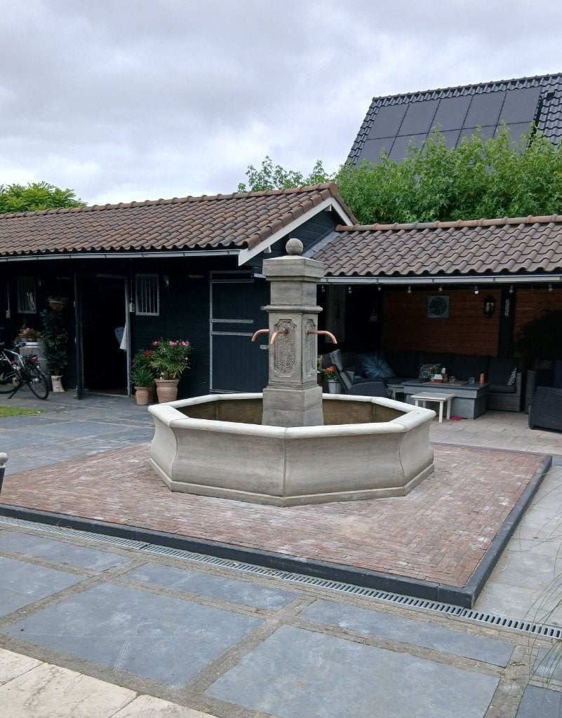 Fontaine d'un village français, Jardin & Terrasse, Pièces d'eau & Fontaines, Enlèvement, Neuf, Béton, Fontaine