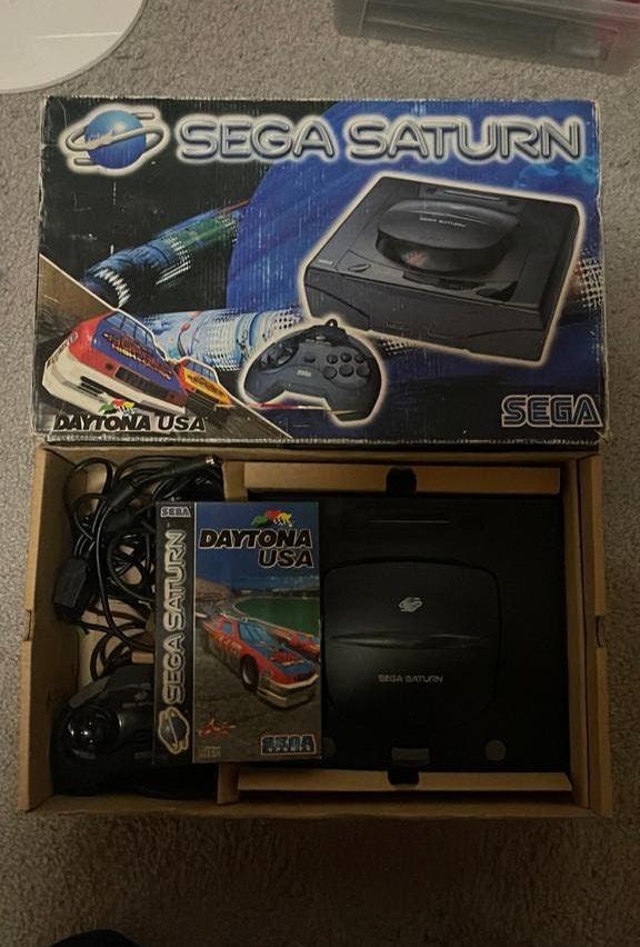 Sega Saturn met 3 games, Games en Spelcomputers, Spelcomputers | Sega, Ophalen of Verzenden, Saturn of Dreamcast, Met 1 controller