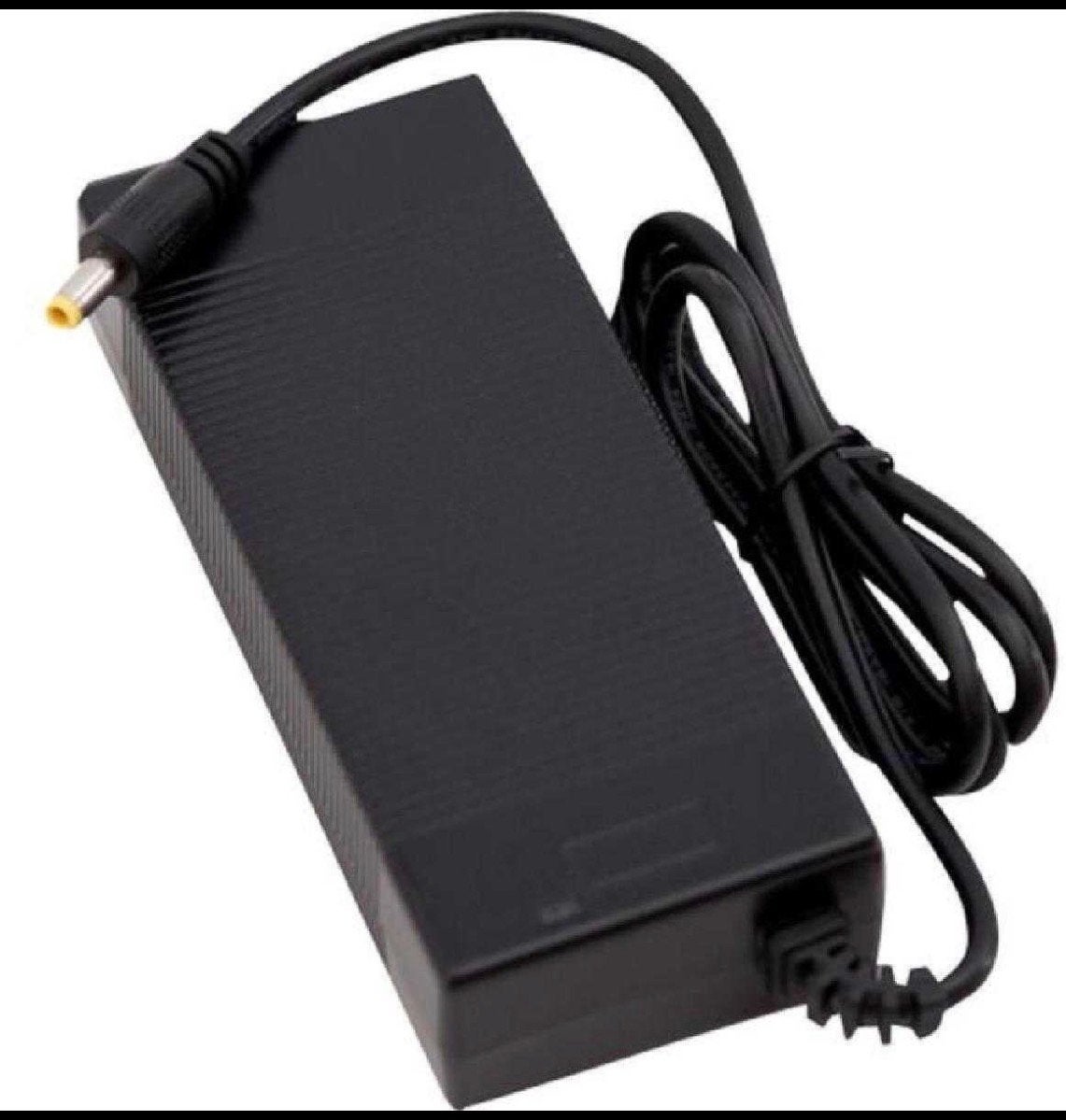 Jai besion d’un chargeur comme ca au plus vite, Computers en Software, Laptop-opladers, Ophalen of Verzenden, Zo goed als nieuw