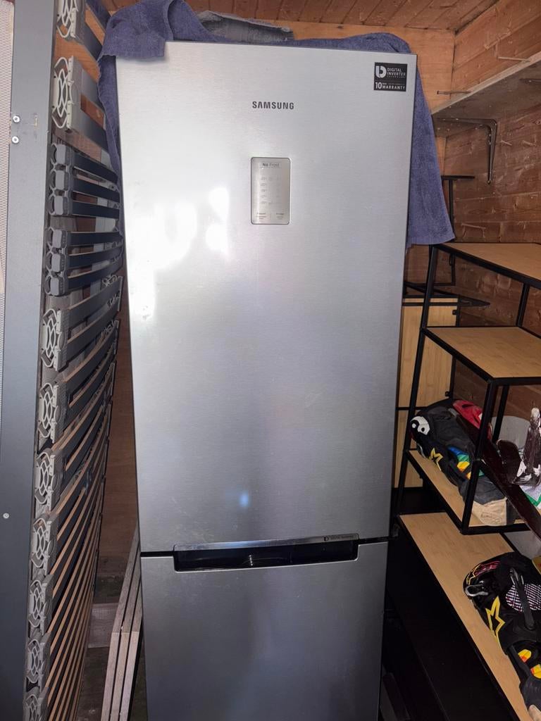 samsung koelkast met vriezer, Elektronische apparatuur, Ophalen of Verzenden, Zo goed als nieuw