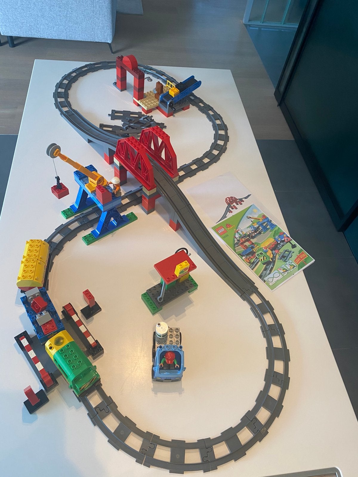 Lego deluxe treinset met spoorbrug, Kinderen en Baby's, Speelgoed | Duplo en Lego, Ophalen, Compleet, Zo goed als nieuw, Duplo