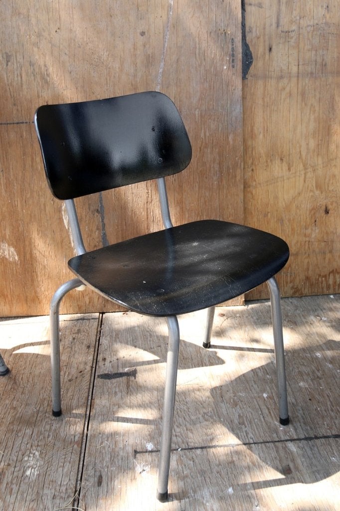 Alle soorten Industrieel Vintage Zwarte Schoolstoelen, Ophalen