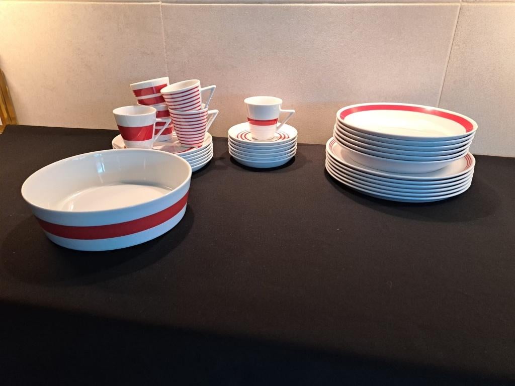 Salt & Pepper servies wit/rood 6 personen, Huis en Inrichting, Keuken | Servies, Ophalen, Zo goed als nieuw, Overige stijlen, Compleet servies