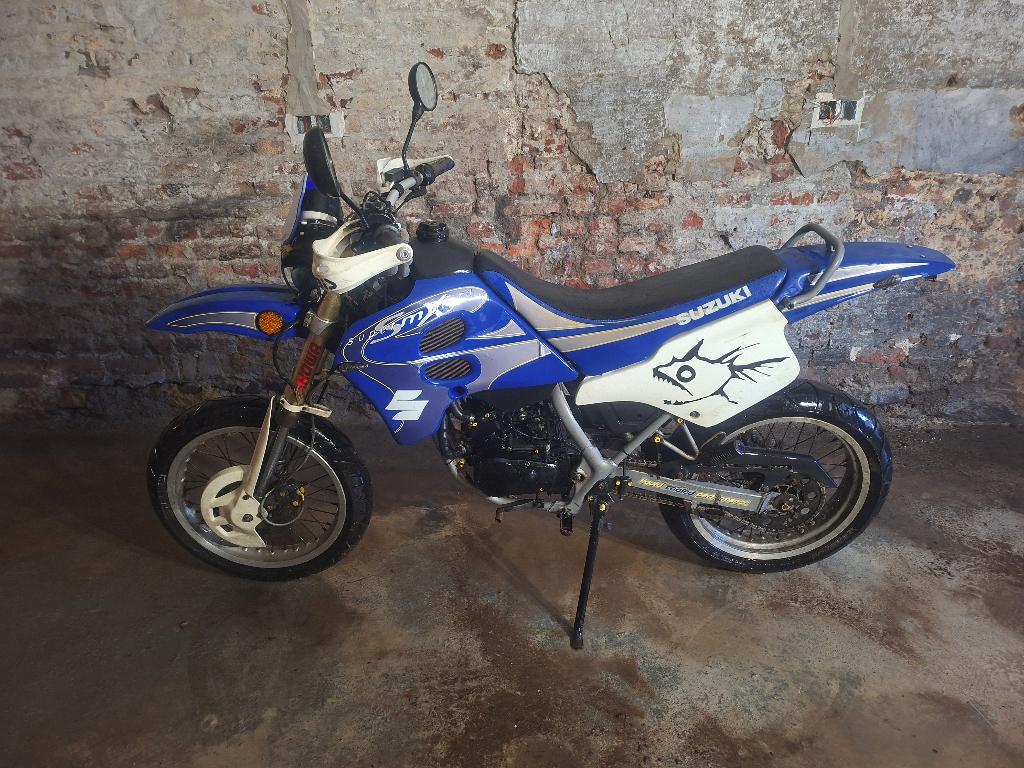 Moto Suzuki SMX 50cm³, Jusqu'à 11 kW, Permis Moto A1 minimum, Particulier, 1 cylindre