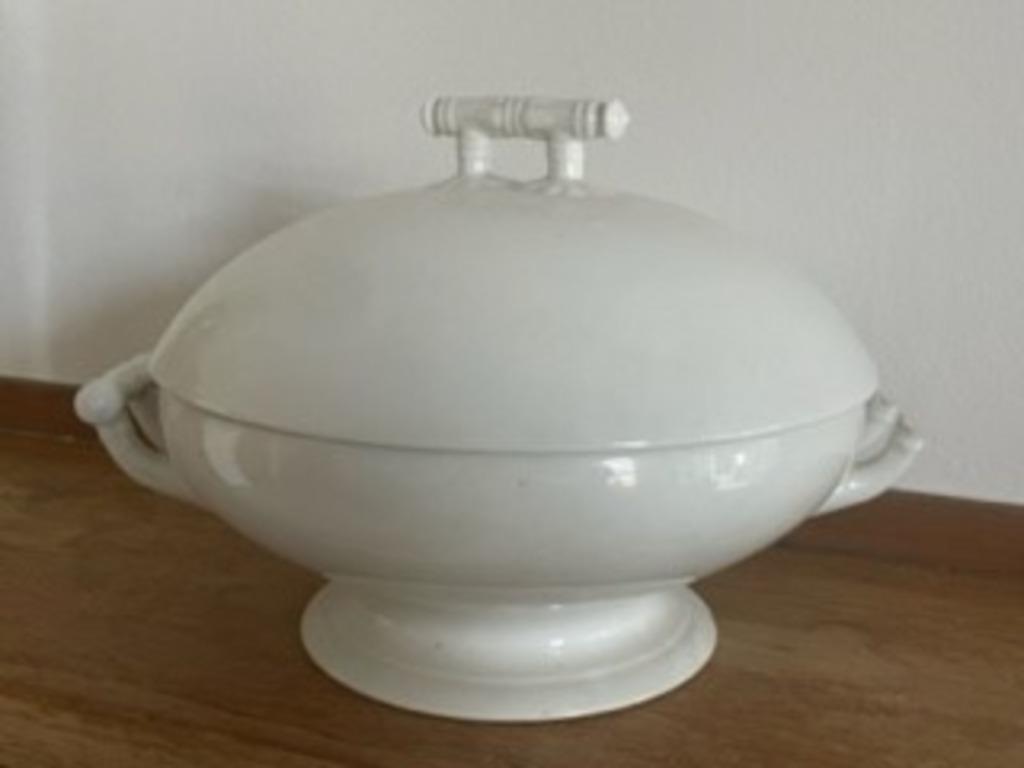 Soupière blanche (antique) - anse cassée, Enlèvement ou Envoi