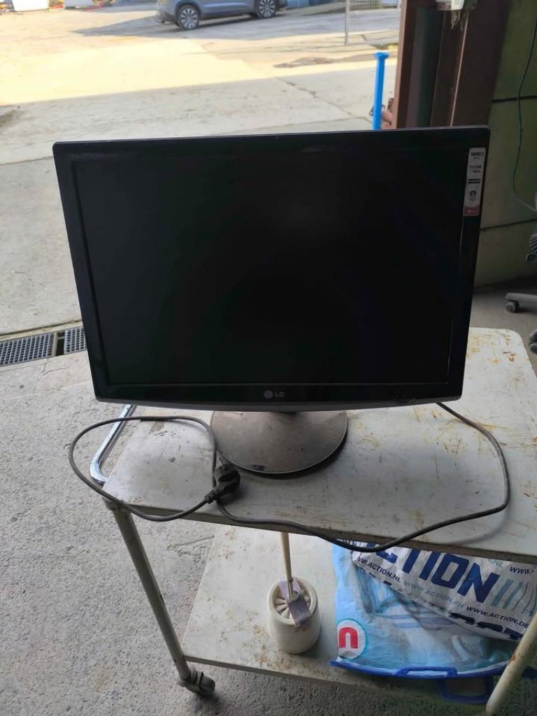 Écran ordinateur 60/40 LG : 5 €, Enlèvement, Comme neuf