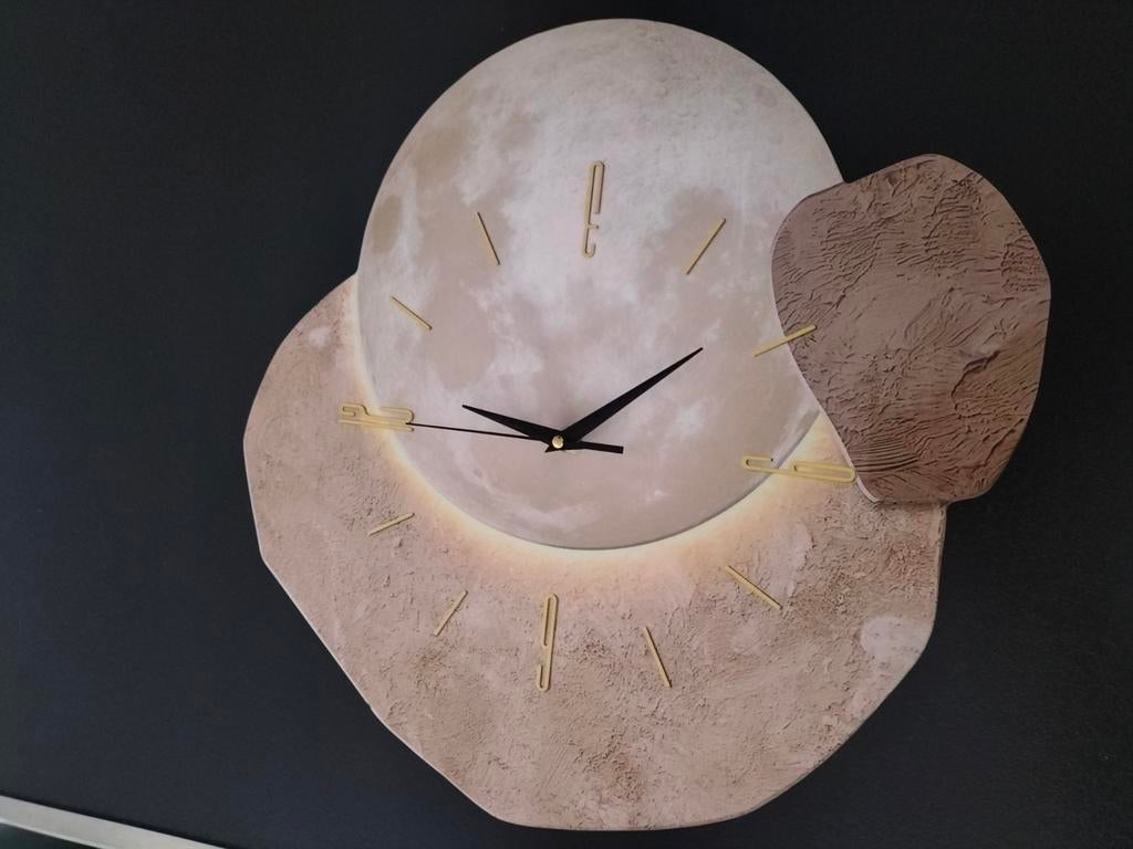 Nieuwe wandklok, Ophalen