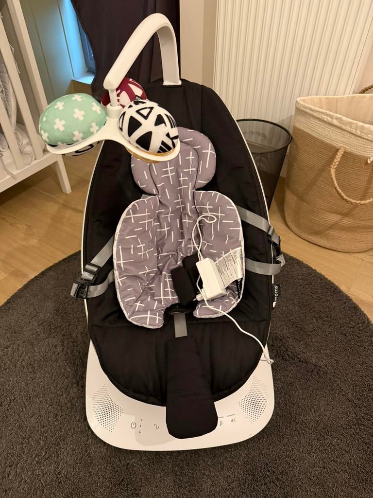 4moms MamaRoo y5 Multi-Motion Baby Swing (model 1046), Schommelstoel, Verstelbaar, Zo goed als nieuw, Ophalen