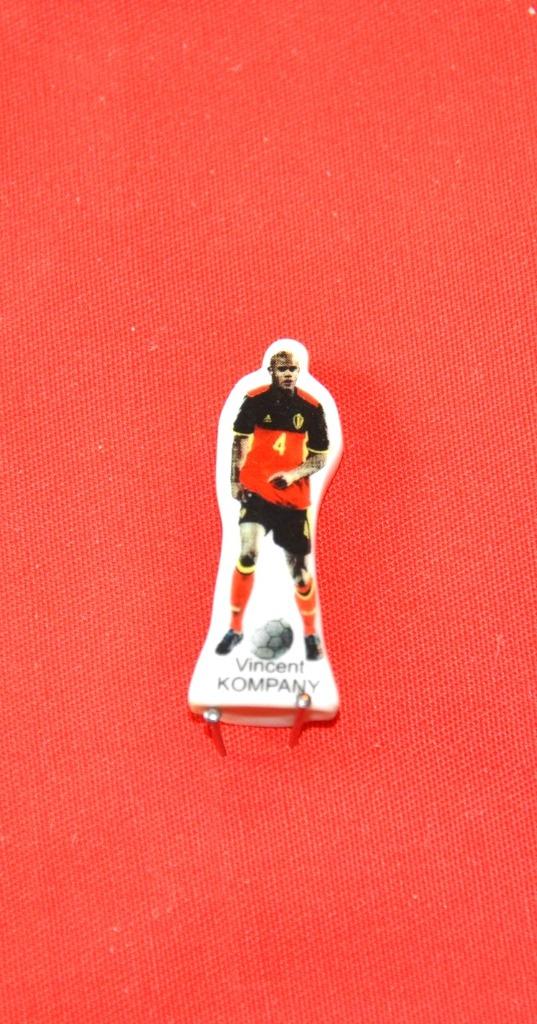 feve en porcelaine vincent kompany, Collections, Enlèvement ou Envoi, Comme neuf, Autres types