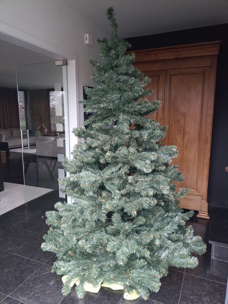 Kunstkerstboom. hoogte 210 cm, breedte 145 cm., Ophalen, Gebruikt