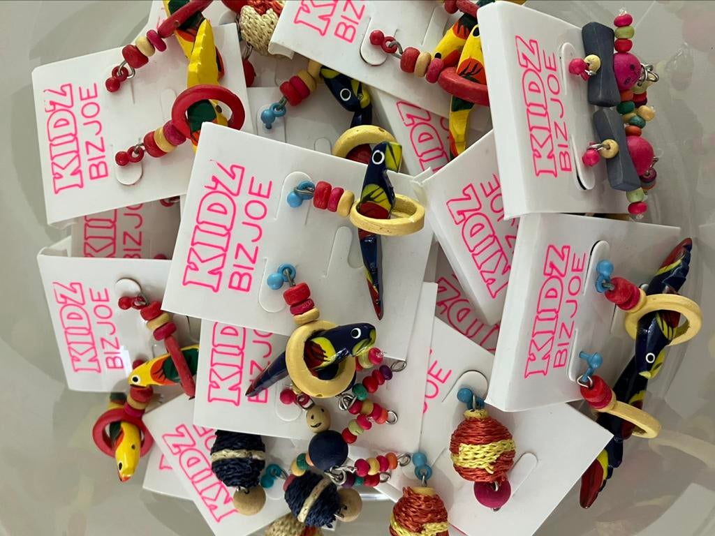 Kinder-oorbellen, houten figuurtjes NIEUW., Handtassen en Accessoires, Kindersieraden, Ophalen of Verzenden