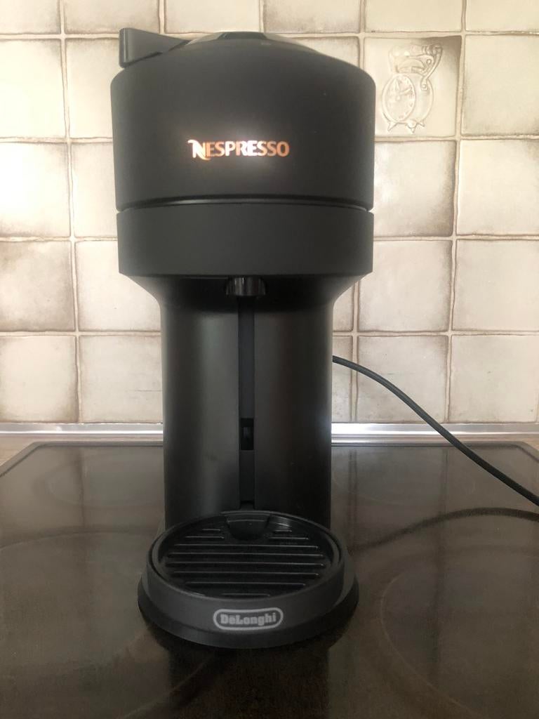Nespresso DéLonghi Vertuo next mat zwart, Elektronische apparatuur, Ophalen, Zo goed als nieuw, Koffiemachine