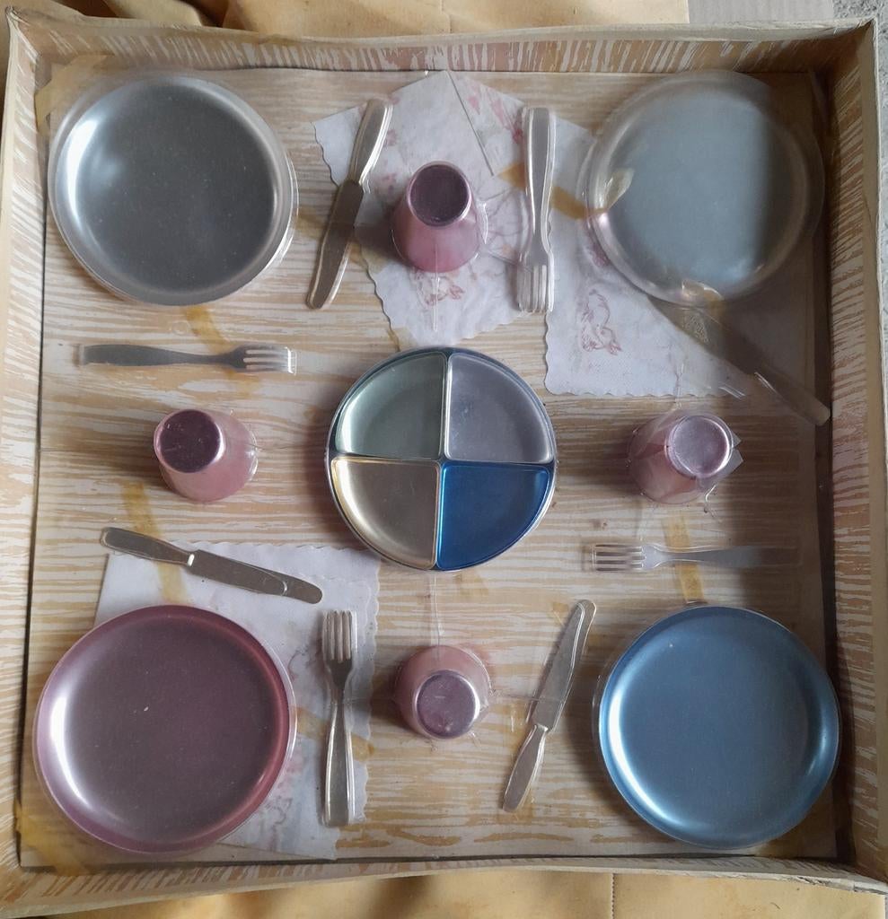 Picknickset 21 delig en 4 servetten begin jaren 60, Ophalen of Verzenden