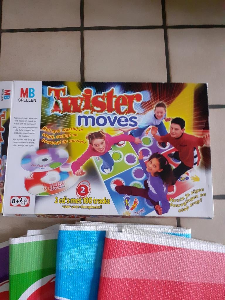 Twister moves, Hobby en Vrije tijd, Gezelschapsspellen | Overige, Ophalen of Verzenden, Zo goed als nieuw