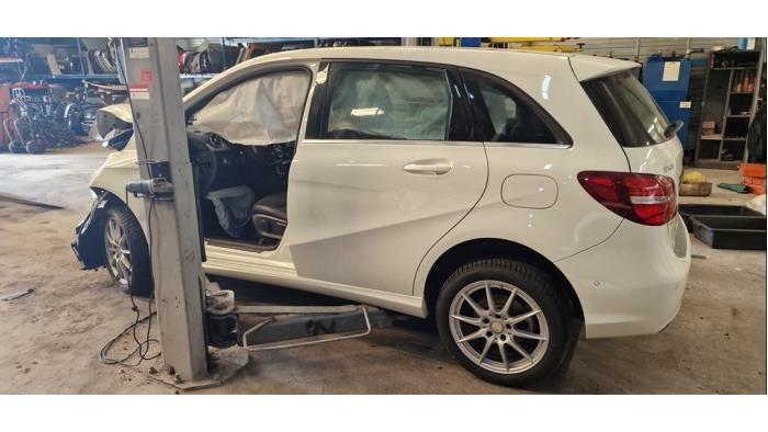 Jupe gauche d'un Mercedes B-Klasse (650), 3 mois de garantie, Utilisé, -, -