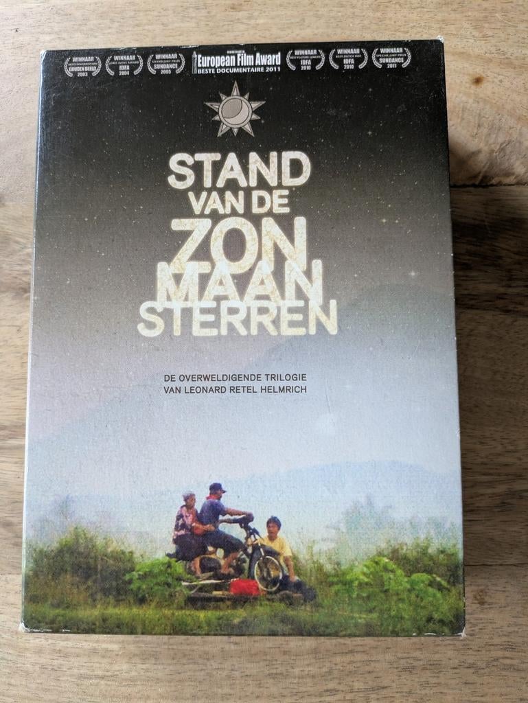 dvd box Stand van de zon maan sterren, CD & DVD, DVD | Documentaires & Films pédagogiques, Comme neuf, Coffret, Enlèvement ou Envoi