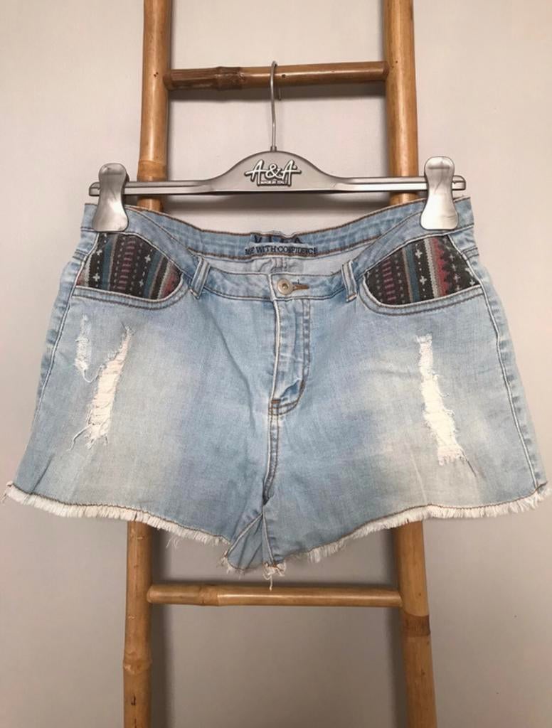Vila gescheurde / gaten jeans short met zakpatronen., Kleding | Dames, Vila, Gedragen