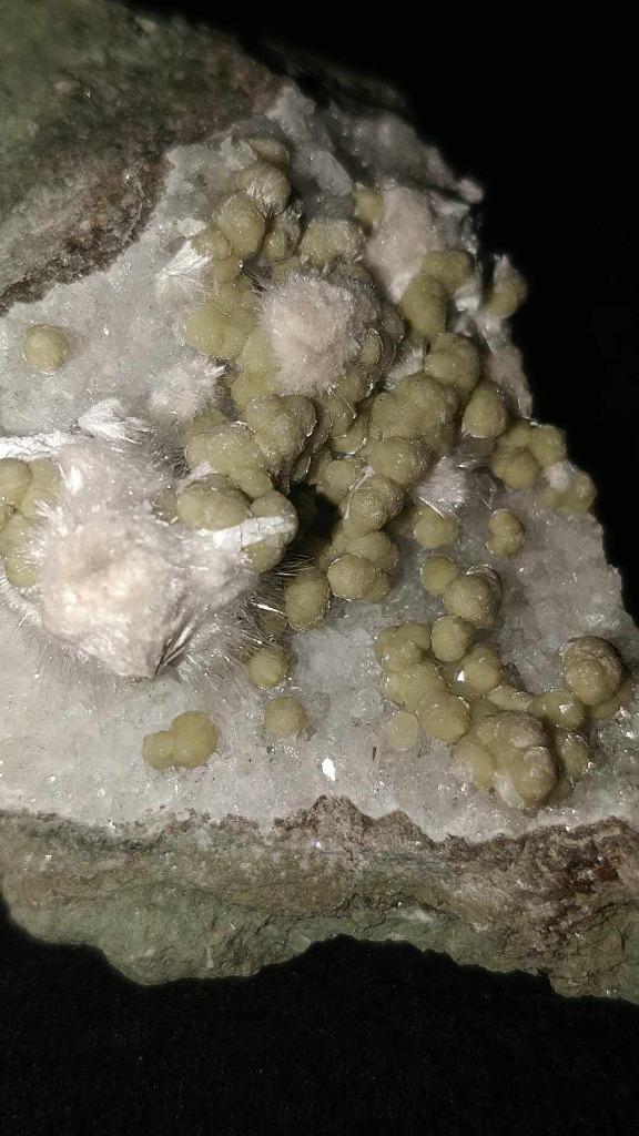 groen Gyroliet op Mordeniet uit Maharashtra, Indië, Verzamelen, Mineralen en Fossielen, Ophalen of Verzenden, Mineraal