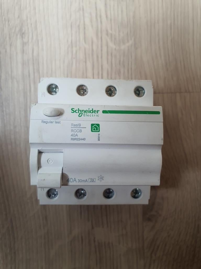 4 polige differentieel schakelaar Schneider, Ophalen of Verzenden, Zo goed als nieuw