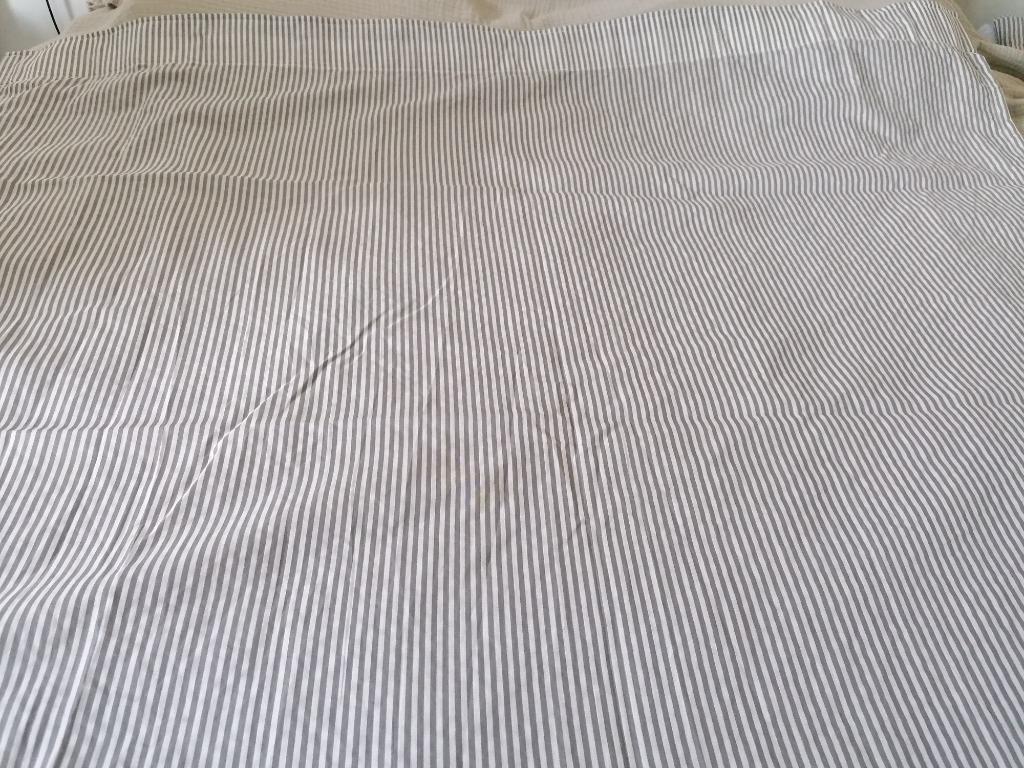 Rideaux voile rayé gris et blanc, Comme neuf, 100 à 150 cm, Enlèvement, 200 cm ou plus