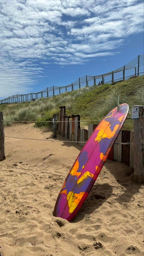 Longboard 9.2 (Angke - Flow and Soul) + fins + leash, Sports nautiques & Bateaux, Planche à voile sur vague, Enlèvement, Comme neuf