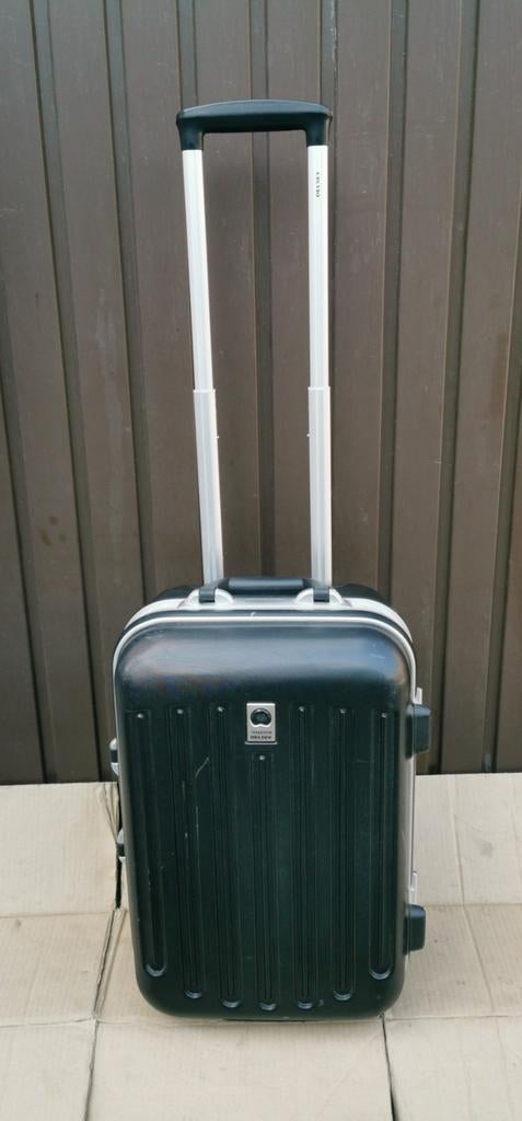 Valise de voyage pour cabine bon état général propre costo f