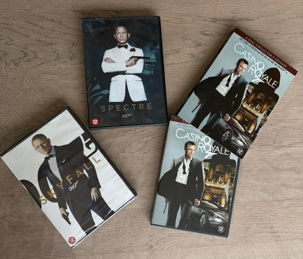 James bond Dvd 2 stuks+ box van 2, Enlèvement, Comme neuf