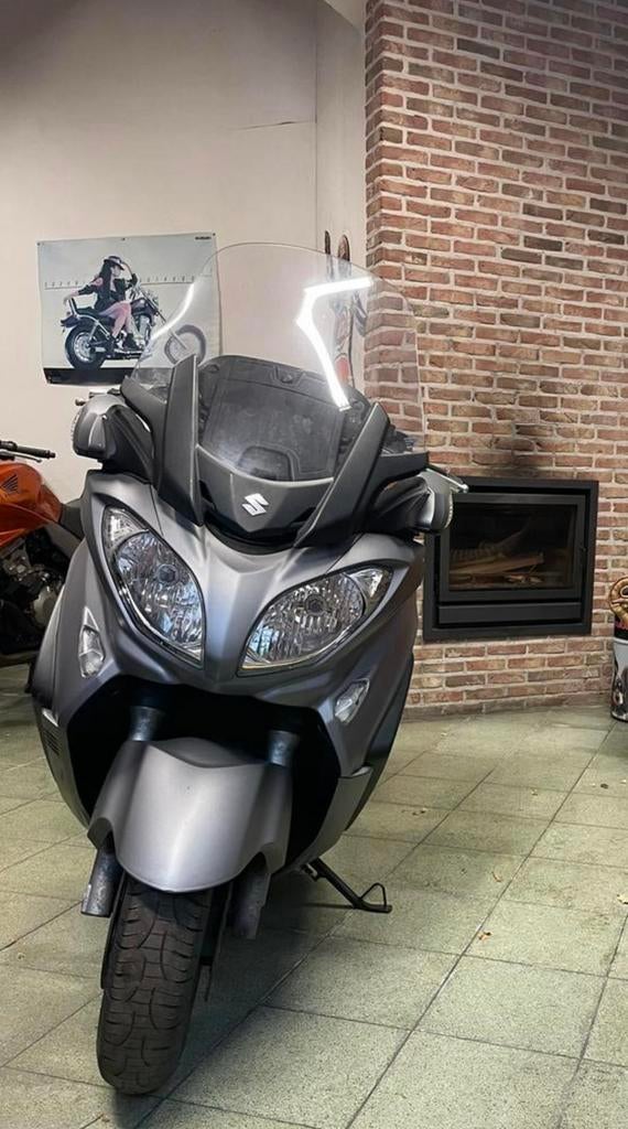 Suzuki Burgman AN 650 Z, Scooter, Entreprise, 2 cylindres, 638 cm³
