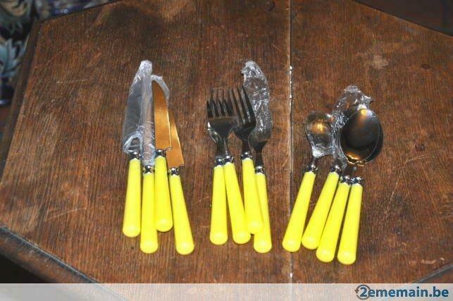 couvert manche jaune pour 4 personnes, Maison & Meubles, Enlèvement ou Envoi, Utilisé