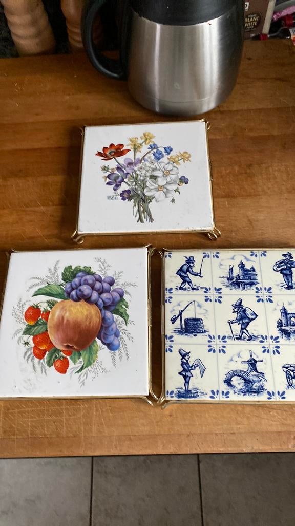 Vintage onderleggers met goudkleurige staander, Enlèvement