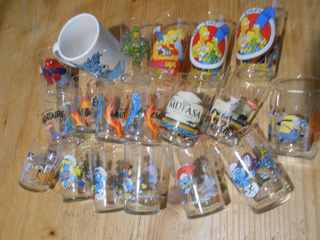 verre moutarde enfant, Marvel Schtroumpf Simpson Disney 1e/P, Enlèvement, Comme neuf, Garçon ou Fille