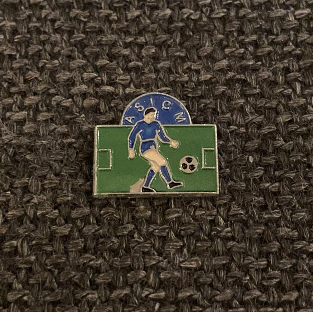 PIN - ASICM - VOETBAL - FOOTBALL, Envoi, Utilisé, Sport, Insigne ou Pin's