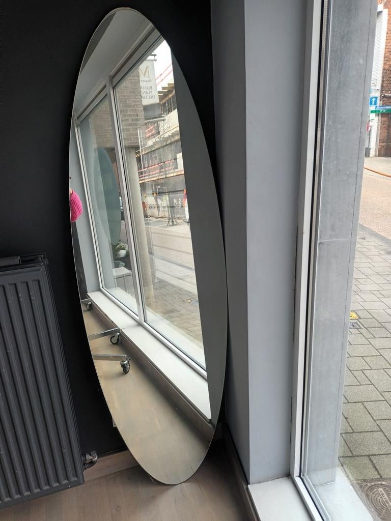 Grote spiegel voor in de kleding zaak 1.80 m hoog en 0.57 m, Enlèvement