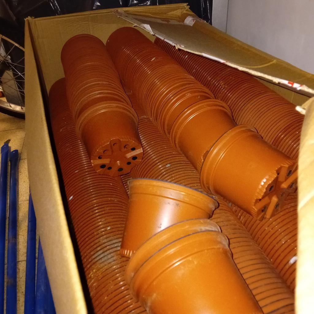 100 pots de fleur en plastique, Jardin & Terrasse, Enlèvement, Comme neuf
