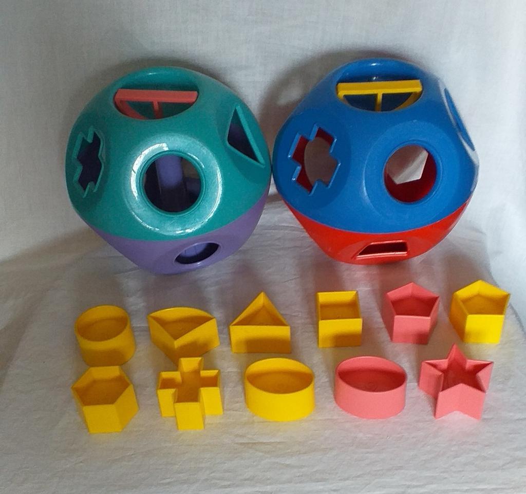 2 balles des formes  tupperware, Enlèvement ou Envoi, Utilisé