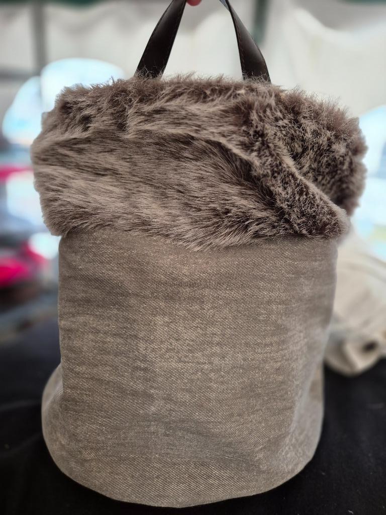 Mandje met handvaten - Geel - Putte, Dieren en Toebehoren, Ophalen of Verzenden, Zo goed als nieuw