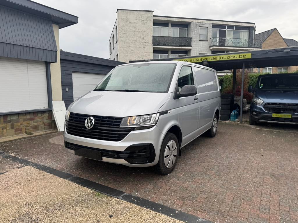 VOLKSWAGEN T6.1 TRANSPORTER * 3 ZITPL * 150PK * NIEUWSTAAT, Auto's, Bestelwagens en Lichte vracht, Voorwielaandrijving, Stof, 4 cilinders