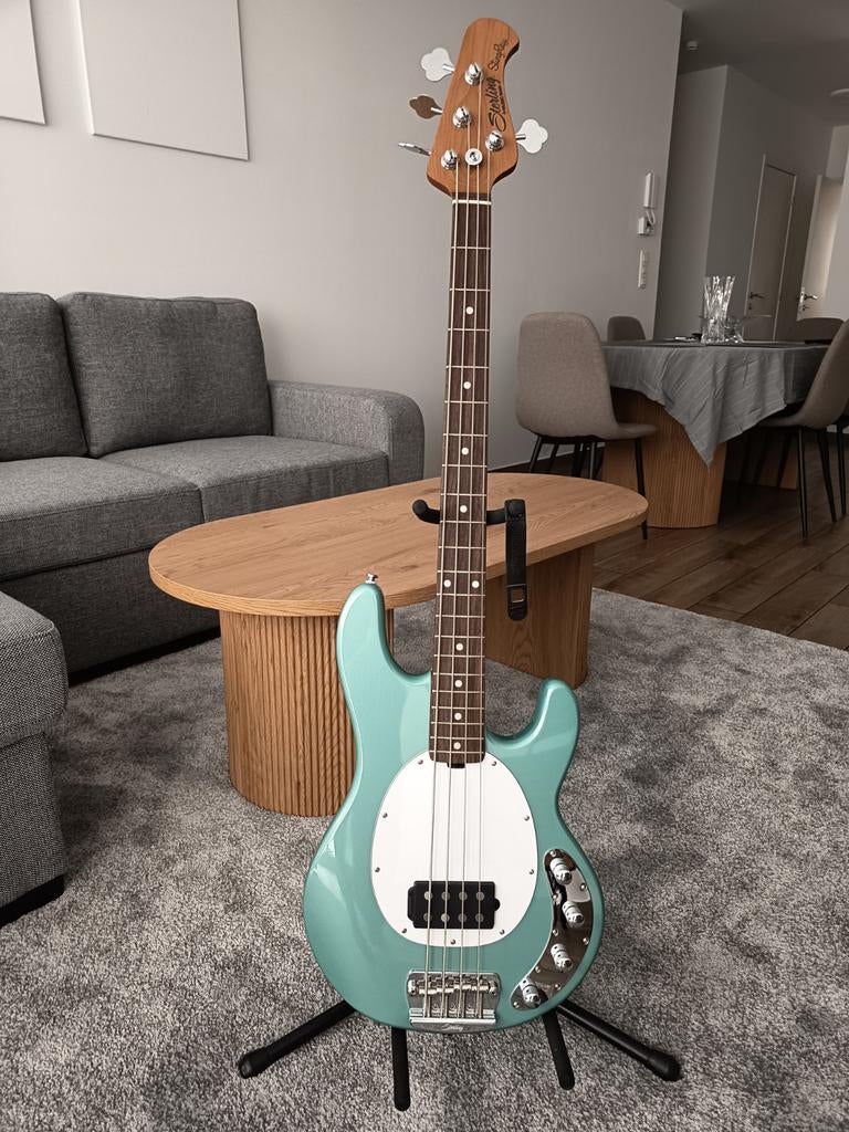 Sterling Sting Ray 34, Musique & Instruments, Instruments à corde | Guitares | Basses, Enlèvement